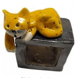 Cat and mouse with a metalic coloured cube