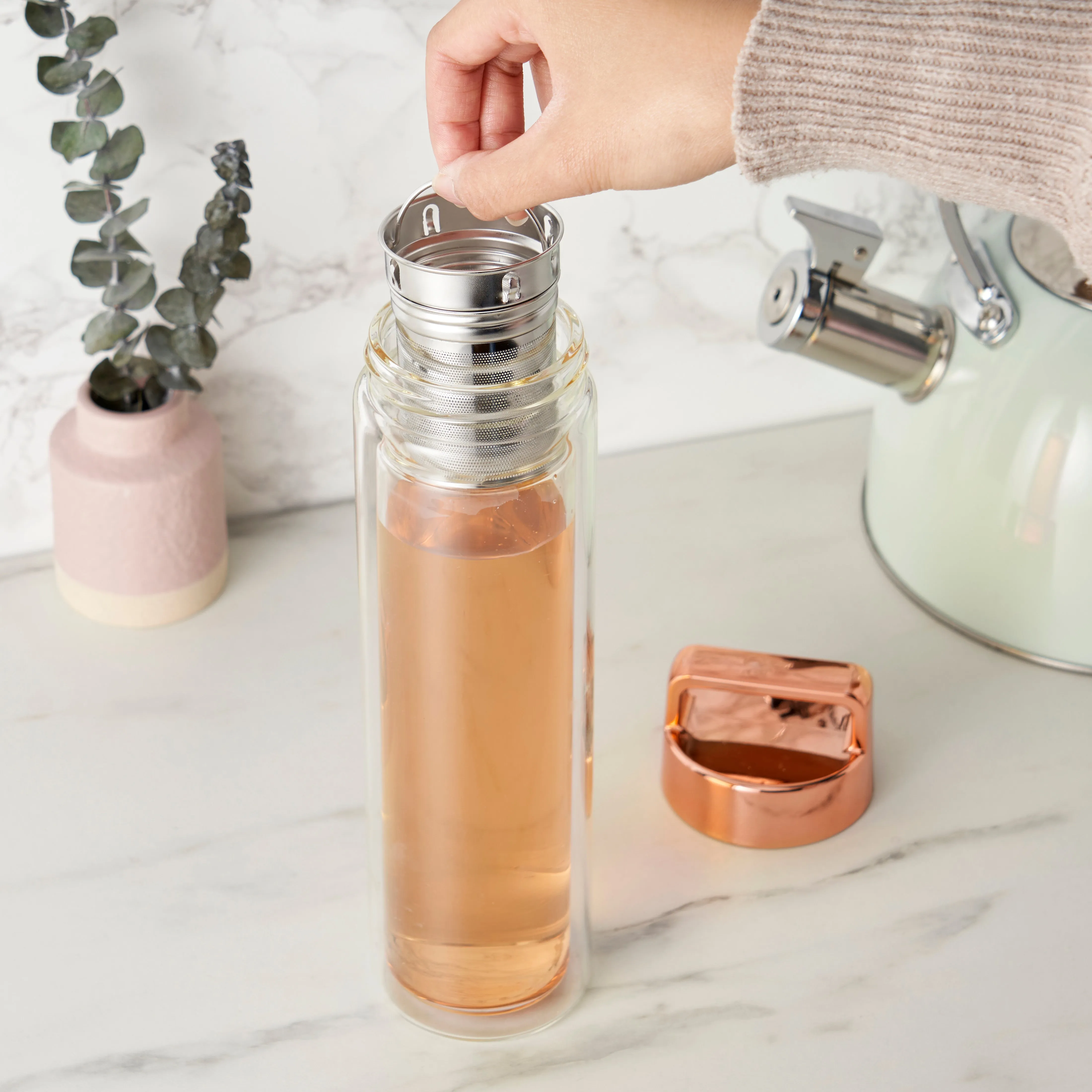 Dylan Rose Gold Glass Travel Infuser Mug