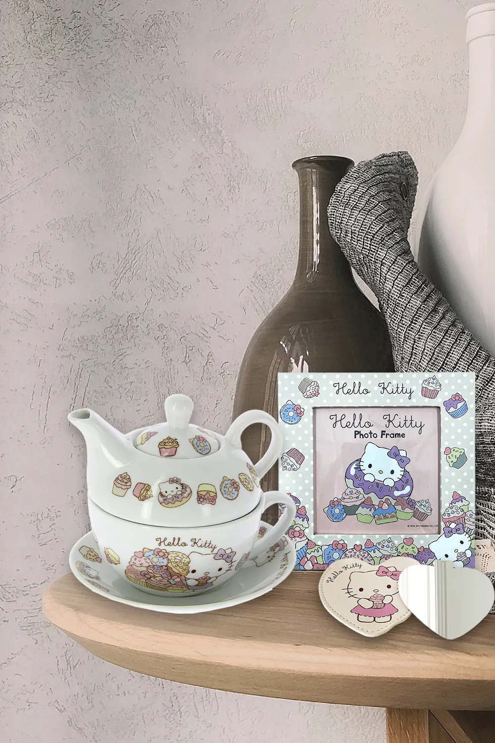 Hello Kitty Cupcake Cup-o-Pots Gift set/Hello Kitty Cup, Saucer and Kettle set