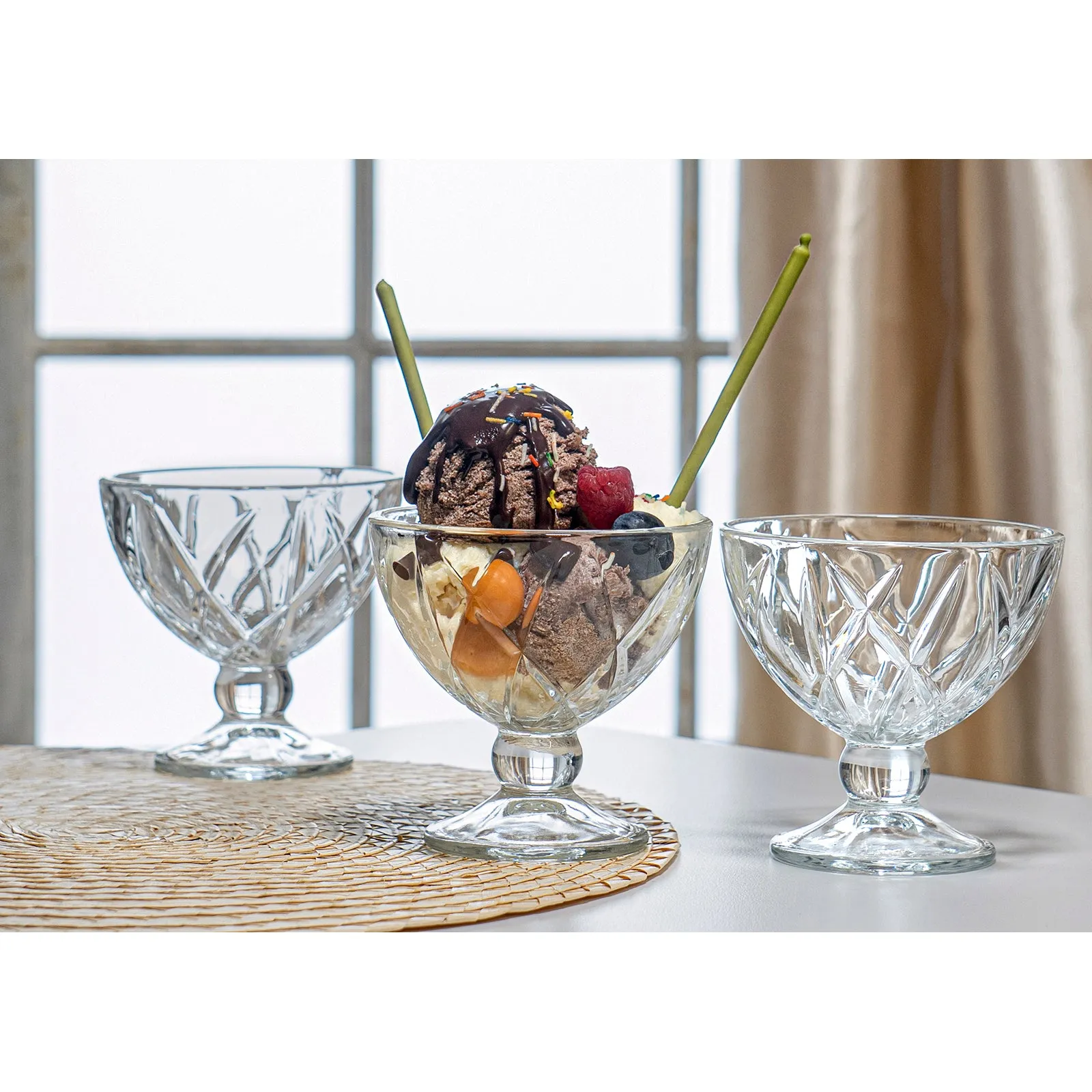 Red Co. Classic Footed Dessert Cups, Premium Crystal Clear Glass Ice Cream Bowls - Perfect for Parfait Fruit Salad or Pudding, Set of 6, 9 OZ